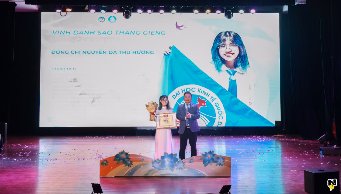 Nguyễn Dạ Thu Hương - cô gái đã xuất sắc được trao tặng danh hiệu Sao Tháng Giêng cấp Trung ương.
