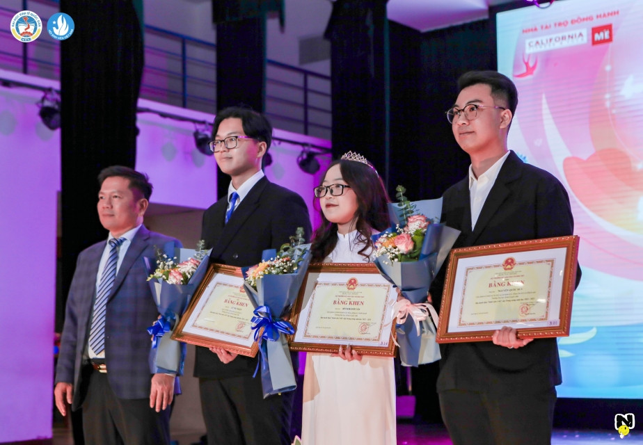 3 cá nhân xuất sắc được trao tặng danh hiệu Sinh viên 5 tốt cấp Trung ương.