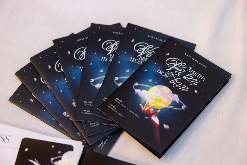 Sự kiện với chủ đề "Khai phá vũ trụ bên trong bạn", 8 hành tinh trong hệ Mặt Trời đại diện cho 8 môn học trong kì thi Đánh giá năng lực. Sự kiện với chủ đề "Khai phá vũ trụ bên trong bạn", 8 hành tinh trong hệ Mặt Trời đại diện cho 8 môn học trong kì thi Đánh giá năng lực.