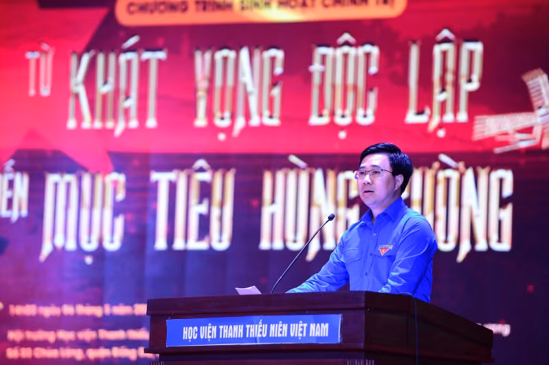 Đồng chí Bùi Hoàng Tùng phát biểu tại chương trình.