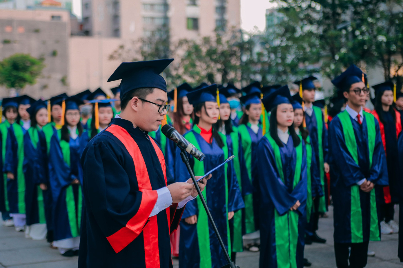 Lê Nhật Tường trong lễ &quot;Vinh danh thủ khoa&quot; năm 2022 của TP.HCM.