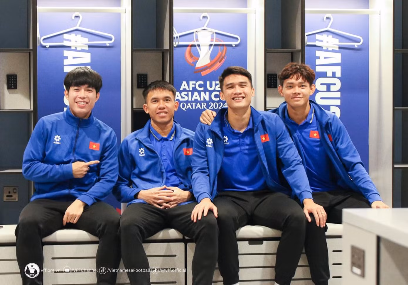 Bùi Vĩ Hào (ngoài cùng bên phải) cùng các đồng đội. Bùi Vĩ Hào (ngoài cùng bên phải) cùng các đồng đội.
