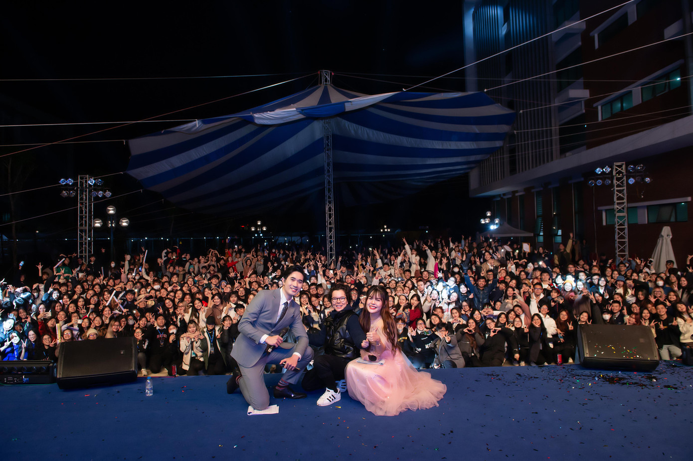 Ca sĩ Tiên Tiên mang đến những ca khúc triệu view tại đêm Chung kết. Ca sĩ Tiên Tiên mang đến những ca khúc triệu view tại đêm Chung kết.