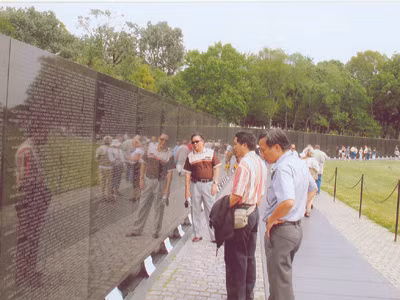 Bức tường chiến tranh Việt Nam tại Thủ đô Washington