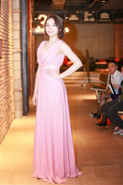 Kỳ Duyên duyên dáng dự ra mắt phim ảnh 7