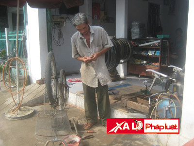 Người cha phân trần cảnh nghèo, ít học nên không lo được cho con cái đầy đủ