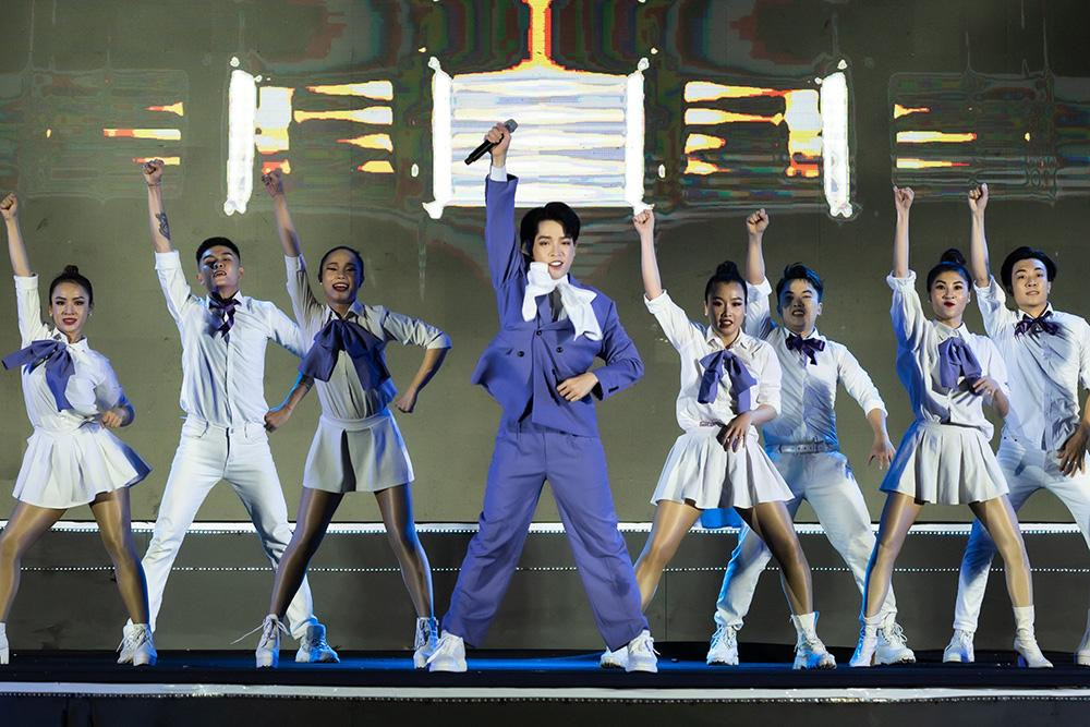 Đức Phúc với ca khúc “Em là tất cả” đã khiến khán giả không khỏi thích thú.