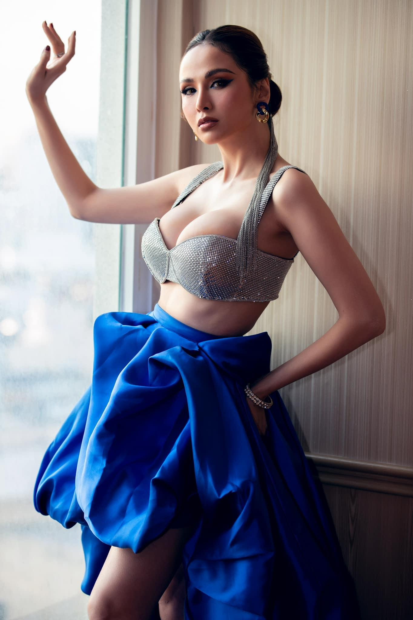 Hoa hậu Diễm Hương khoe vòng một sexy với áo ngực táo bạo.