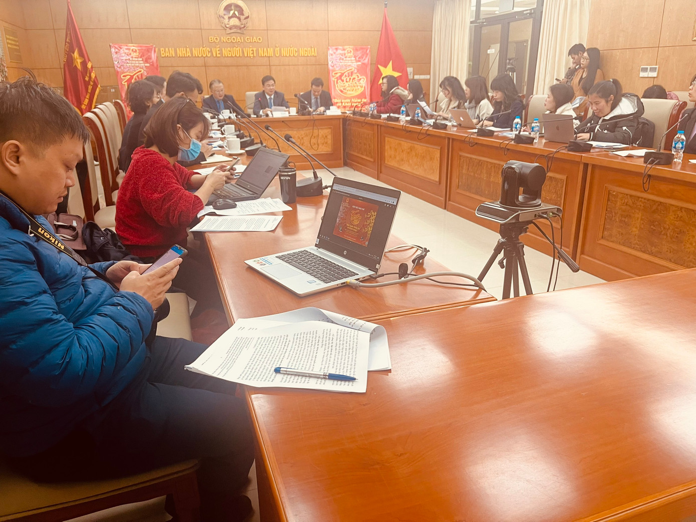 Toàn cảnh buổi gặp gỡ báo chí ngày 28/12 tại trụ sở Ủy ban Nhà nước về người Việt Nam ở nước ngoài. Toàn cảnh buổi gặp gỡ báo chí ngày 28/12 tại trụ sở Ủy ban Nhà nước về người Việt Nam ở nước ngoài.