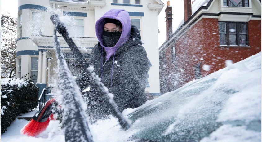 Tuyết phủ dày đường phố trên khắp nước Mỹ.