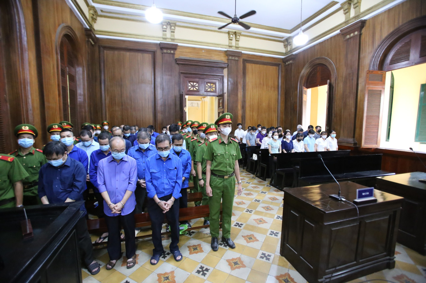 Các bị cáo tại tòa.