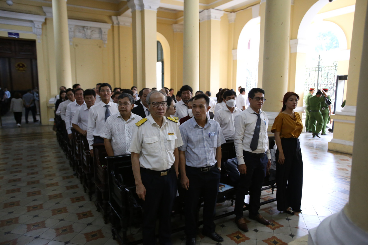 Người có nghĩa vụ, quyền lợi liên quan tại phiên tòa.