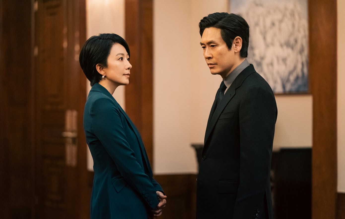 Connection và The Whirlwind đều là những bộ phim nặng về tâm lý dù đề tài khai thác khác nhau.