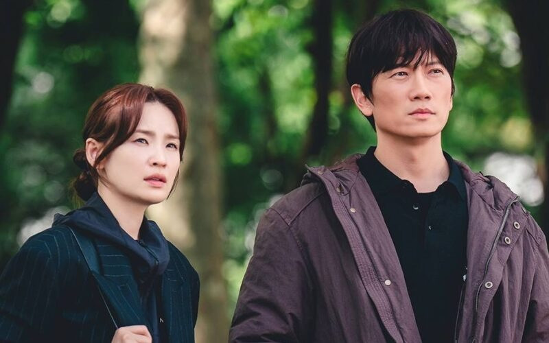 Connection và The Whirlwind đều là những bộ phim nặng về tâm lý dù đề tài khai thác khác nhau.