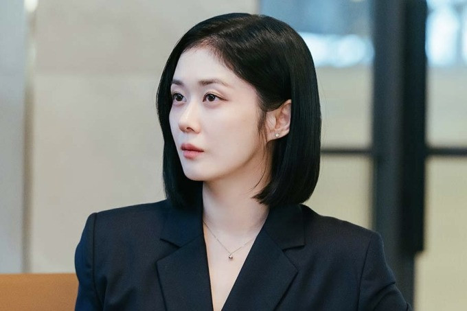 Jang Na Ra đóng vai nữ luật sư ly hôn kỳ cựu phải đối mặt với cuộc hôn nhân tan vỡ vì chồng ngoại tình.