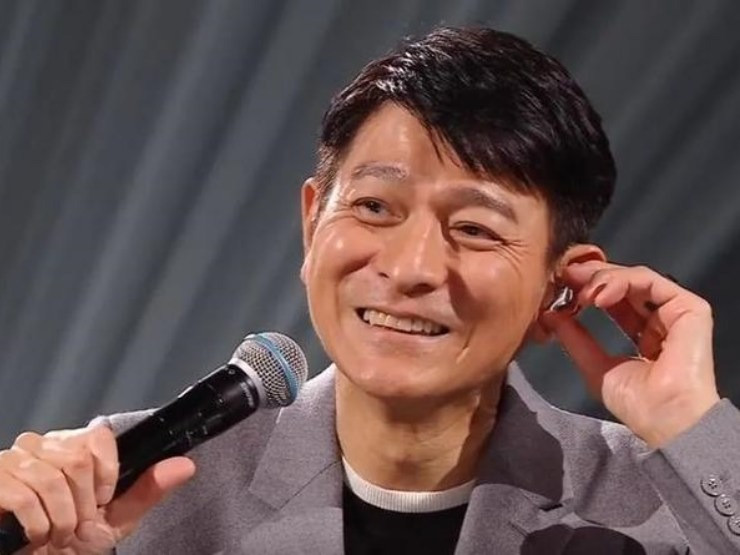 Đêm nhạc của Lưu Đức Hoa bị hủy trước giờ diễn vì mưa bão. Đêm nhạc của Lưu Đức Hoa bị hủy trước giờ diễn vì mưa bão.