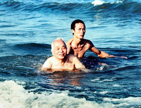 Đại tướng đi tắm biển...