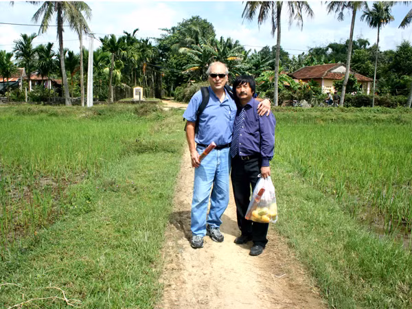 Ronald Haeberle và Trần Văn Đức trên “con đường thảm sát”