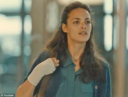 Giải nữ diễn viên xuất sắc nhất thuộc về diễn viên người Pháp gốc Argentina Bérénice Bejo trong phim 