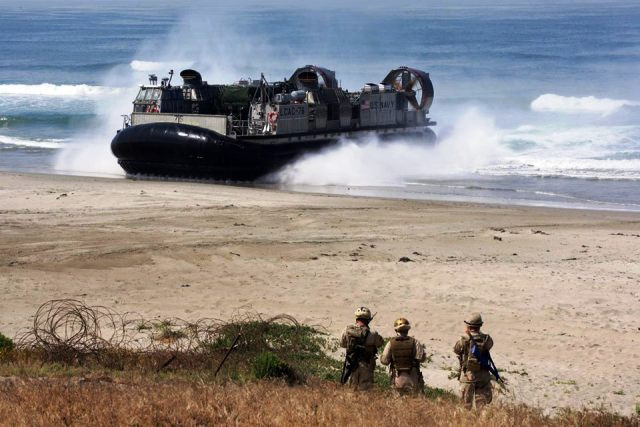 Tàu đổ bộ đệm khí trong cuộc tập trận Mỹ-Nhật tại California vừa qua. Tàu đổ bộ đệm khí trong cuộc tập trận Mỹ-Nhật tại California vừa qua