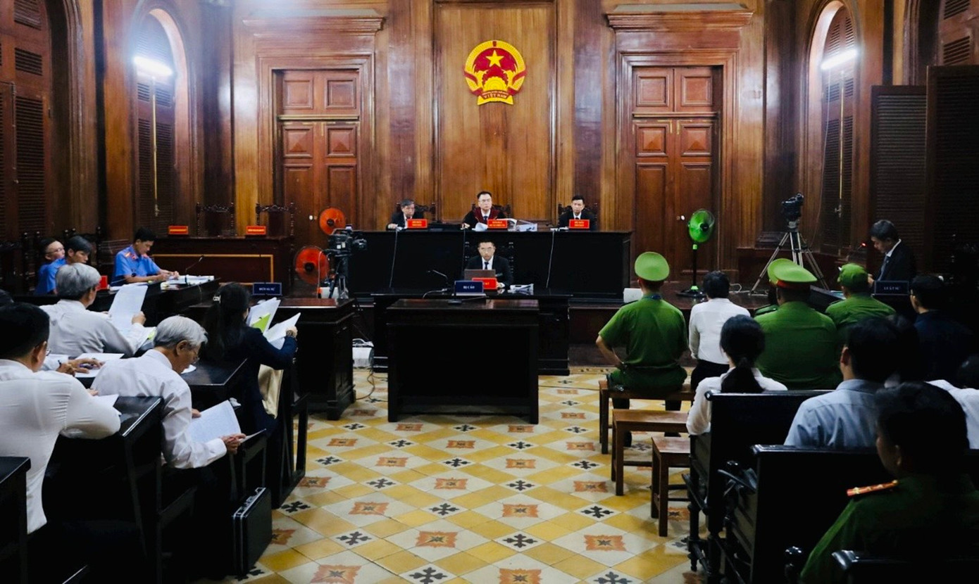 Phiên tòa sơ thẩm xét xử bà Nguyễn Phương Hằng và đồng phạm ngày 21/9.