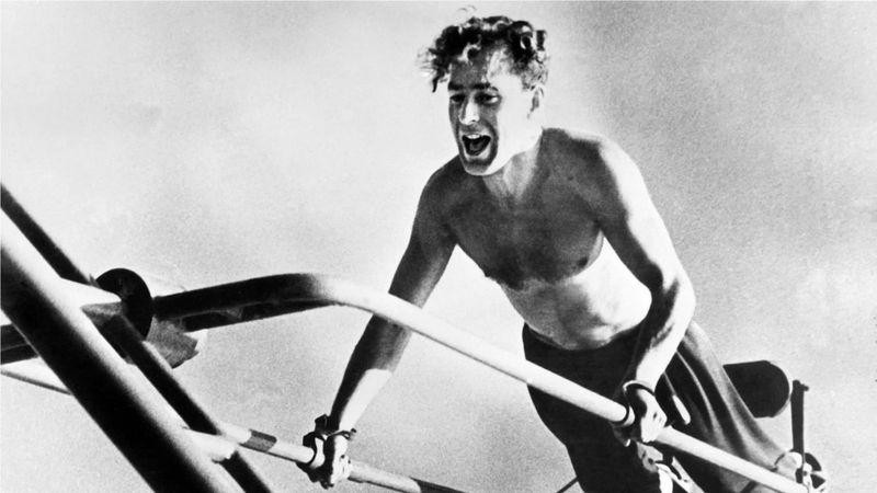 Chương trình huấn luyện cực kỳ khắc khổ này ít chú trọng đến kỹ năng điều khiển tàu hơn so với Nasa