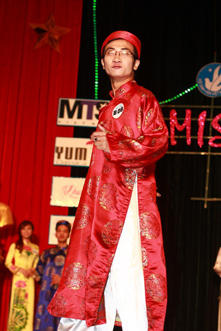 Phần thi trang phục truyền thống