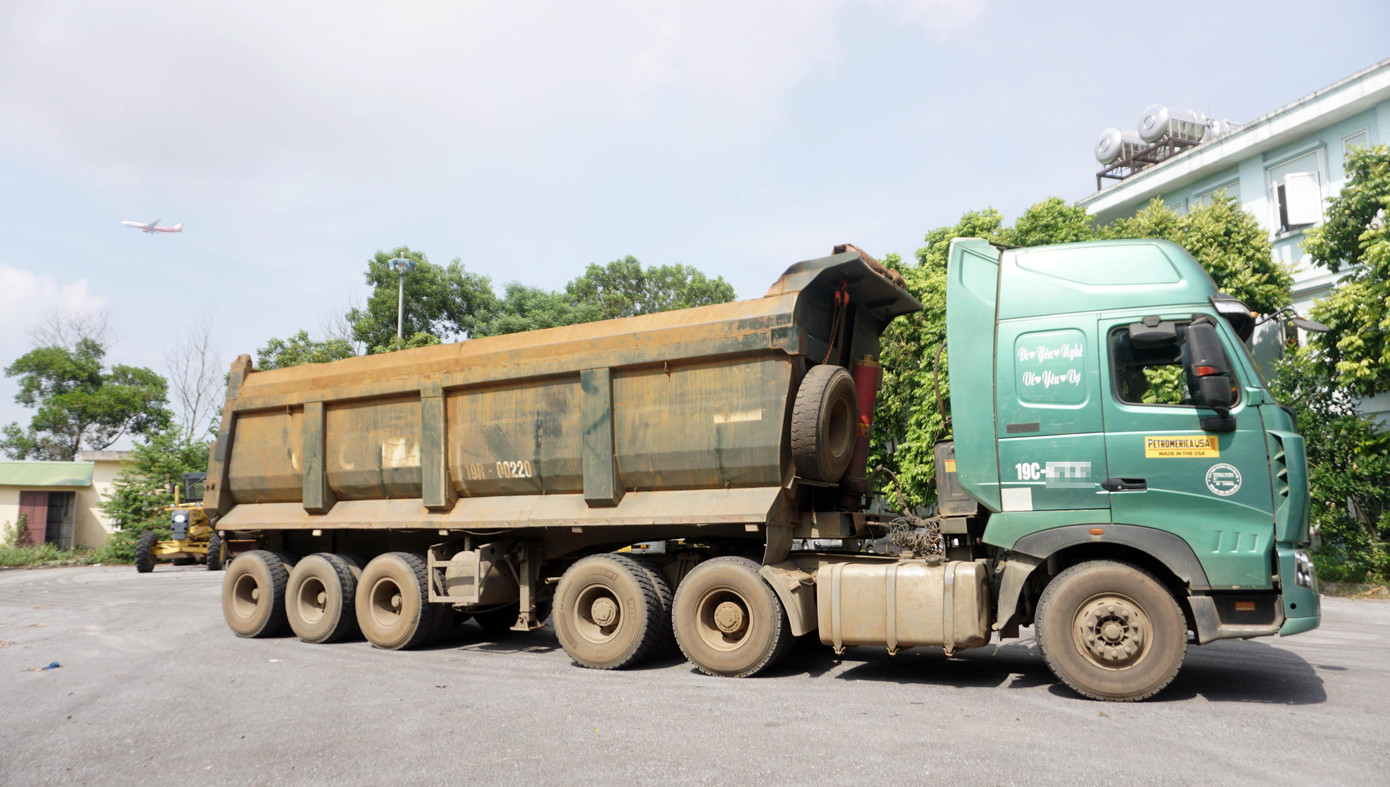 Những chiếc xe tải "khủng" dài hơn 8m. Những chiếc xe tải "khủng" dài hơn 8m.