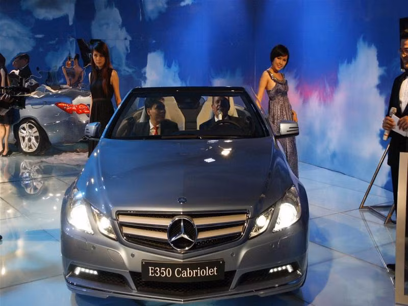 E350 Cabriolet mui trần có giá 2,84 tỷ đồng (149.000 USD) - ảnh Hữu Vinh