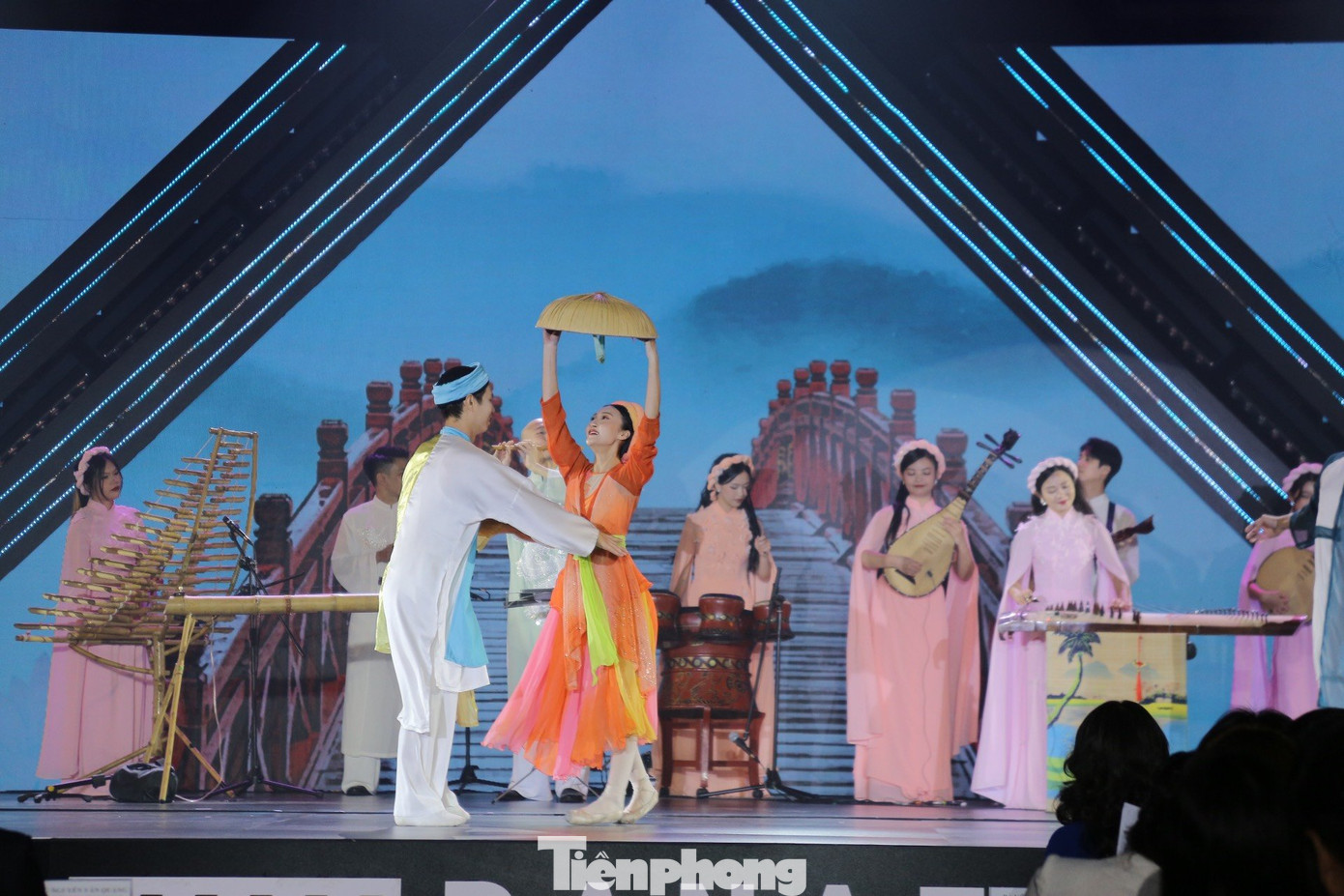 Tiết mục nghệ thuật chào mừng đêm khai mạc LHP châu Á Đà Nẵng DANAFF lần thứ hai với vở kịch múa Nét xưa.