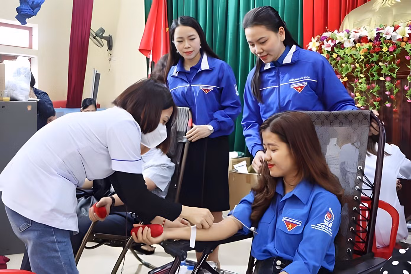 Tham gia hiến máu tại Ngày hội Thanh niên hiến máu do Huyện Đoàn Cẩm Xuyên, Hà Tĩnh tổ chức tháng 2/2022. Tham gia hiến máu tại Ngày hội Thanh niên hiến máu do Huyện Đoàn Cẩm Xuyên, Hà Tĩnh tổ chức tháng 2/2022.
