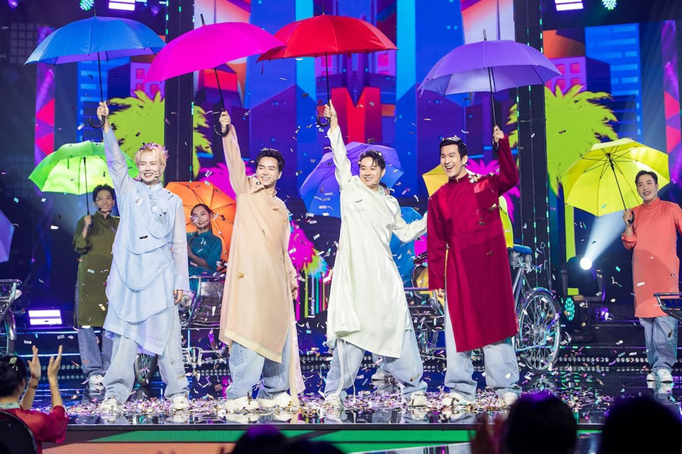 Các Anh tài Thanh Duy, Bùi Công Nam, Thiên Minh, Duy Khánh thể hiện ca khúc “Đâu là Tết” vô cùng vui tươi