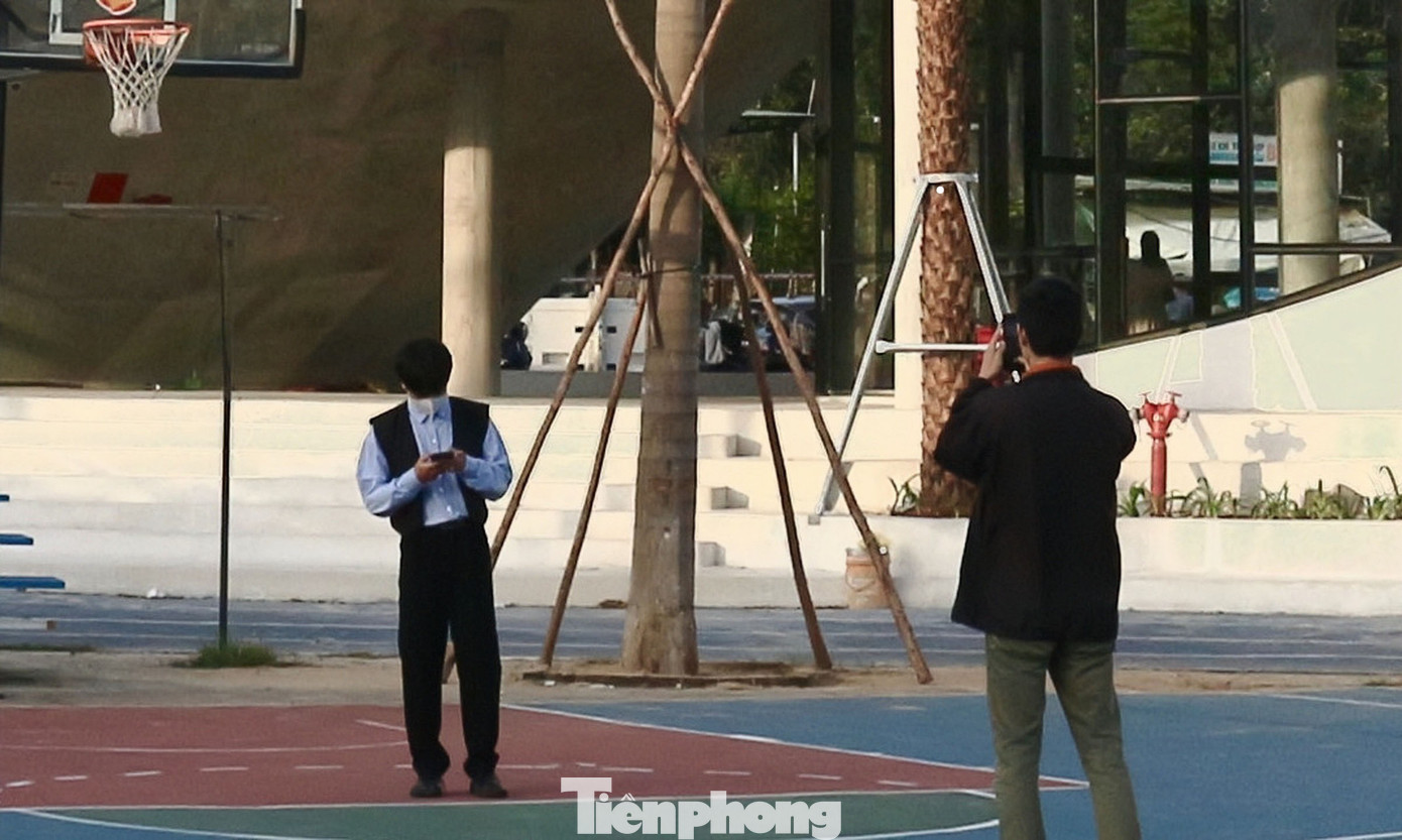 Không gian cao, rộng, nằm bên cạnh sân vận động Thể dục Thể thao Sơn Trà cũng tạo các góc chụp ưng ý cho các bạn trẻ.