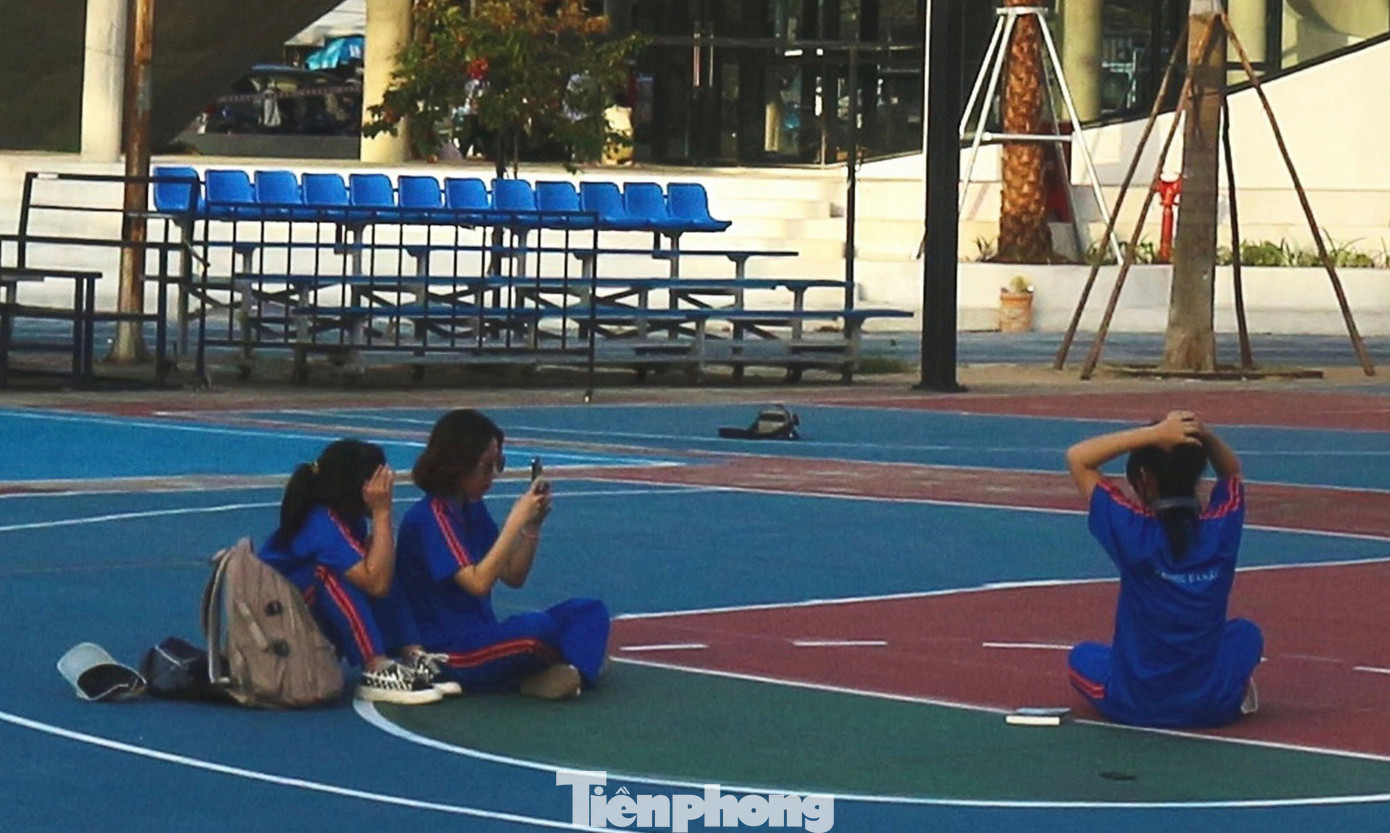 Không gian cao, rộng, nằm bên cạnh sân vận động Thể dục Thể thao Sơn Trà cũng tạo các góc chụp ưng ý cho các bạn trẻ.