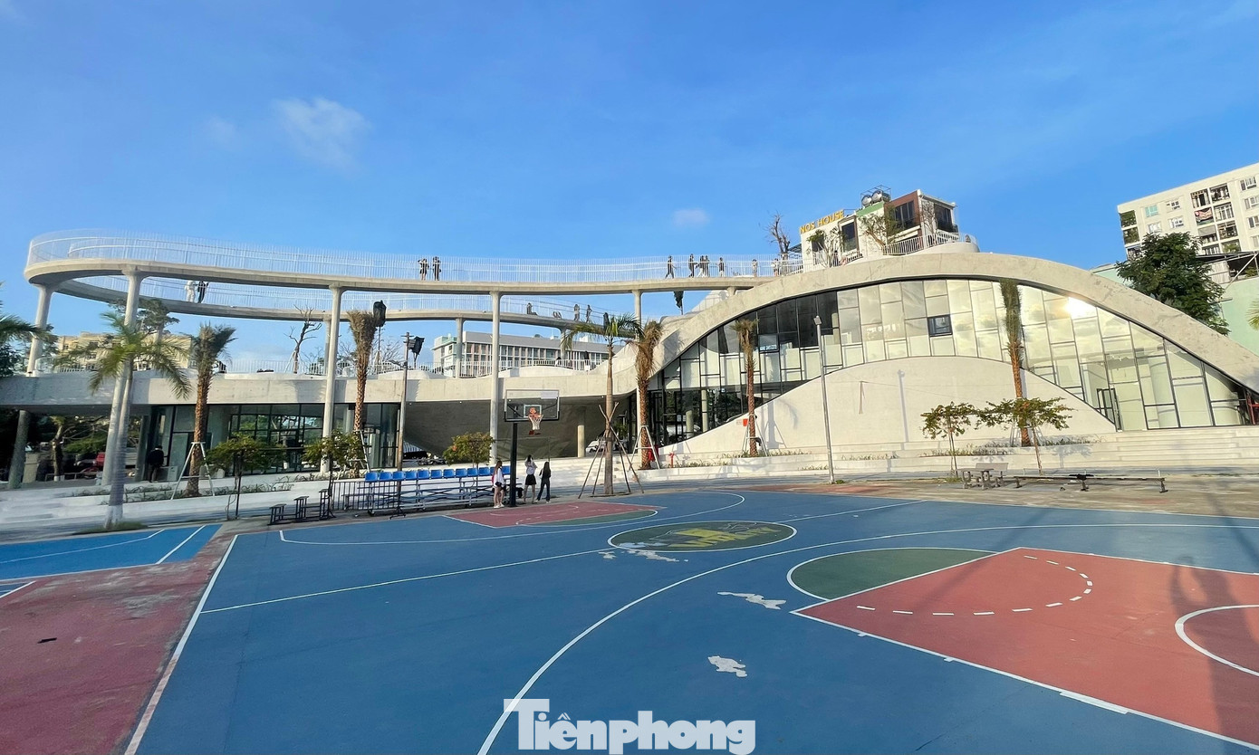 Dự án Nhà trưng bày tác phẩm nghệ thuật quận Sơn Trà (tên gọi khác là “Wings Art”) nhằm tạo không gian trưng bày, lưu giữ những giá trị văn hóa truyền thống, tạo điểm đến du lịch, đáp ứng nhu cầu hưởng thụ văn hóa tinh thần của người dân địa phương, quảng bá hình ảnh của quận Sơn Trà đến bạn bè trong và ngoài nước. Dù chưa chính thức khánh thành nhưng nơi đây đã thu hút rất đông các bạn trẻ đến check in bởi kiến trúc đẹp lạ.