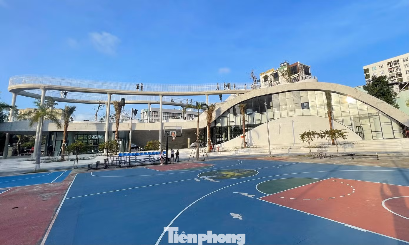 Dự án Nhà trưng bày tác phẩm nghệ thuật quận Sơn Trà (tên gọi khác là “Wings Art”) nhằm tạo không gian trưng bày, lưu giữ những giá trị văn hóa truyền thống, tạo điểm đến du lịch, đáp ứng nhu cầu hưởng thụ văn hóa tinh thần của người dân địa phương, quảng bá hình ảnh của quận Sơn Trà đến bạn bè trong và ngoài nước. Dù chưa chính thức khánh thành nhưng nơi đây đã thu hút rất đông các bạn trẻ đến check in bởi kiến trúc đẹp lạ.