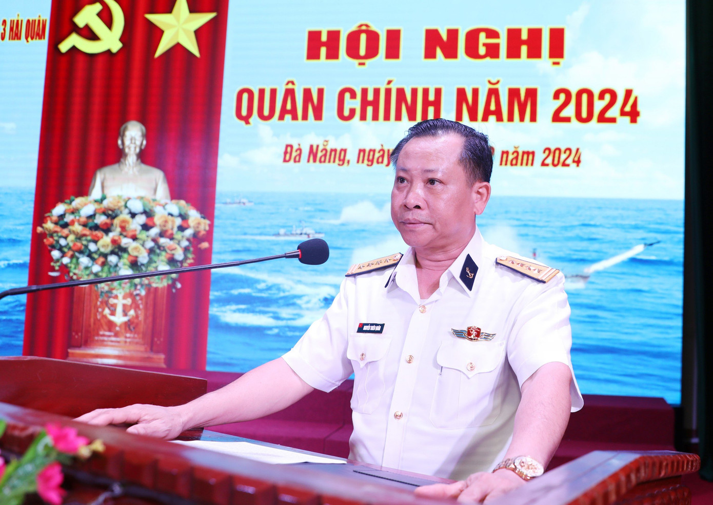 Đại tá Nguyễn Thiên Quân chủ trì hội nghị. Đại tá Nguyễn Thiên Quân chủ trì hội nghị.