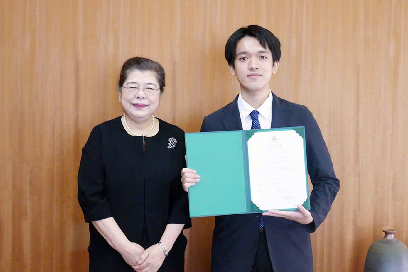 Thế Khải nhận chứng chỉ hoàn thành 1 năm học tại Nhật Bản Thế Khải nhận chứng chỉ hoàn thành 1 năm học tại Nhật Bản