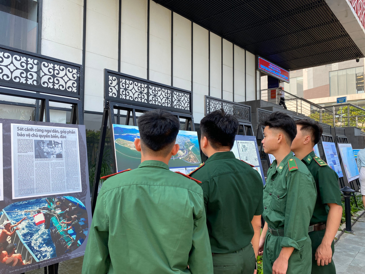 Câu chuyện của tiền nhân với biển đảo vẫn lưu giữ trên những trang sử liệu Châu bản triều Nguyễn. Ảnh: Phượng – Nhung.