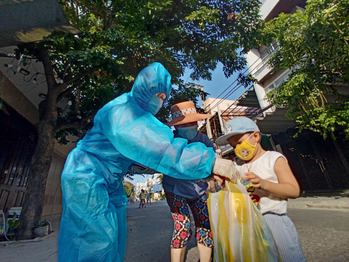Tại đây có 3 khu cách ly y tế đang phong tỏa. Đó là tại ngã tư Đặng Vũ Hỷ và Lê Hữu Trác; kiệt 43 Lê Hữu Trác và K79 An Trung Đông 7.