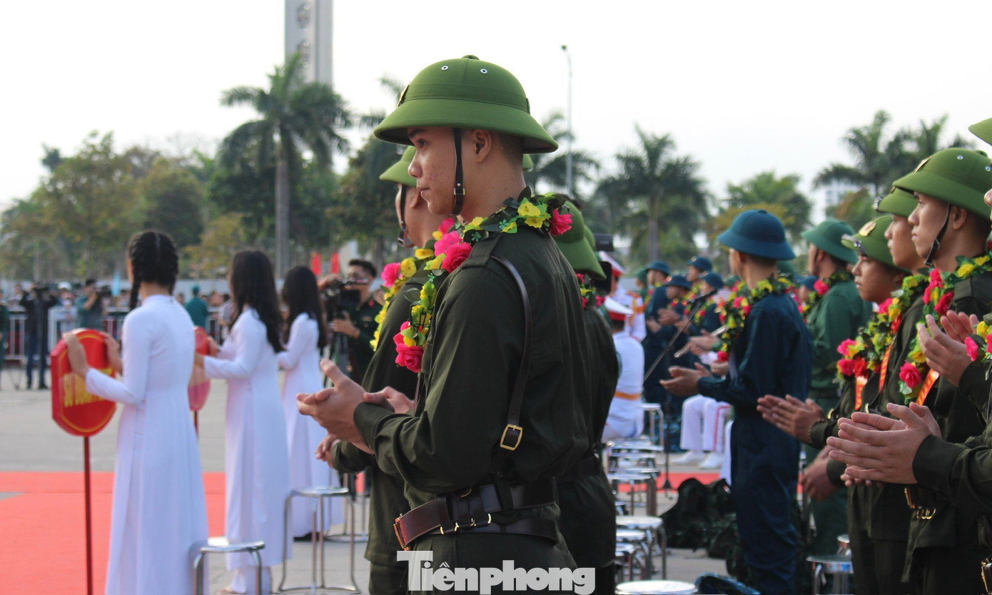 Theo Bộ Chỉ huy Quân sự thành phố, năm nay, các thanh niên chủ yếu tuổi đời 18-27 tuổi. Trong đó, sức khỏe loại 1 có 168 công dân (chiếm 12,39%), sức khỏe loại 2 có 597 công dân (chiếm 44,03%); 327 công dân trình độ trung cấp, cao đẳng, đại học (chiếm 24,1%); 2 đảng viên và 15 công dân là con của cán bộ các cấp, cán bộ LLVT.