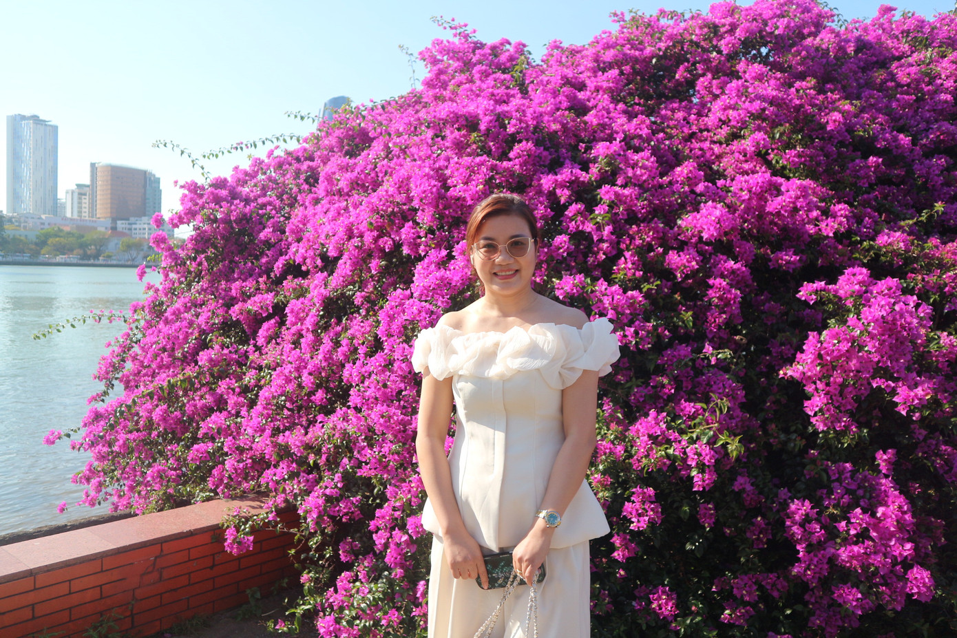 Với nắng mới tinh khôi. Ảnh Khánh Linh Với nắng mới tinh khôi. Ảnh Khánh Linh