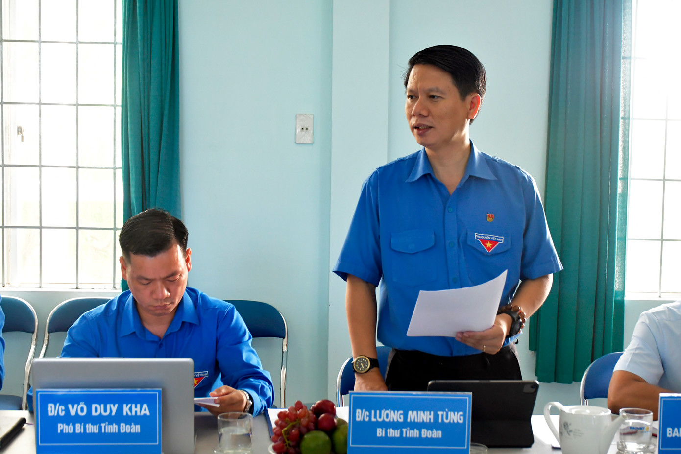 Bí thư Tỉnh Đoàn Phú Yên Lương Minh Tùng báo cáo kết quả chiến dịch TNTN hè năm 2023 với Trung ương Đoàn. Ảnh: Huyền Oanh