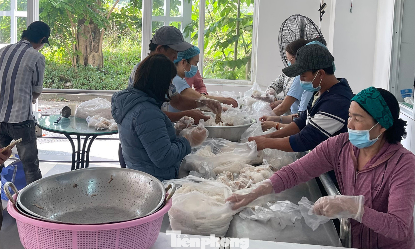 Toàn luôn nhận được sự ủng hộ, giúp đỡ nhiệt tình từ các mạnh thường quân, nhà hảo tâm, nhân viên nhà bếp và cả gia đình bệnh nhân.