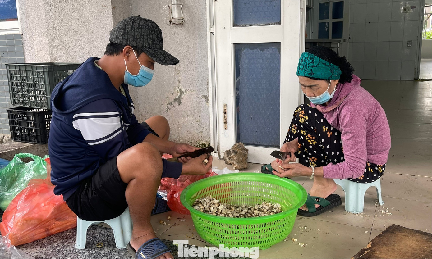 Toàn luôn nhận được sự ủng hộ, giúp đỡ nhiệt tình từ các mạnh thường quân, nhà hảo tâm, nhân viên nhà bếp và cả gia đình bệnh nhân.