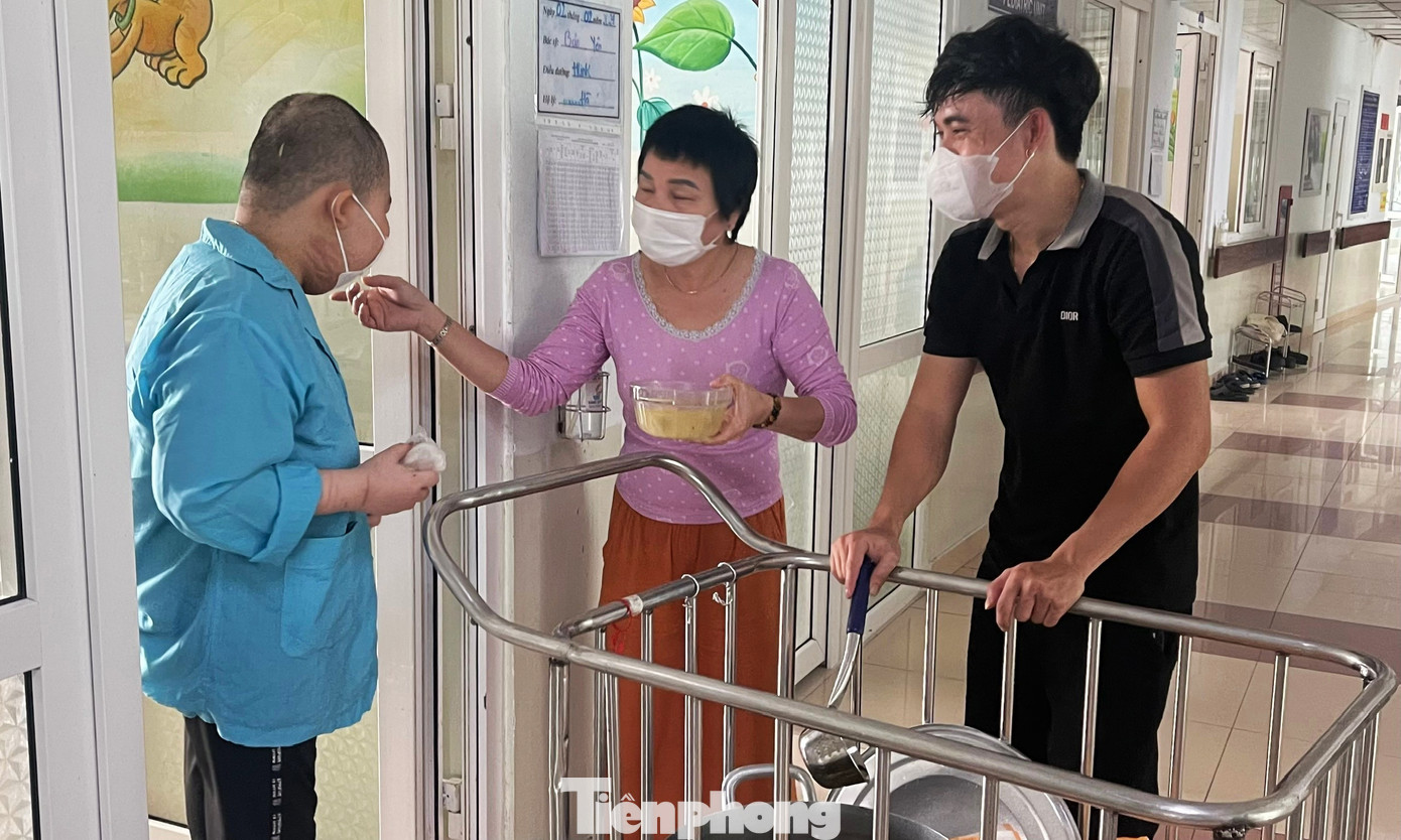 Bên cạnh việc nấu ăn tại các bệnh viện tại Đà Nẵng, Toàn còn tham gia các chuyến nấu ăn thiện nguyện đến các bệnh viện vùng sâu của tỉnh Quảng Nam như Bắc Trà My, Nam Trà My,…