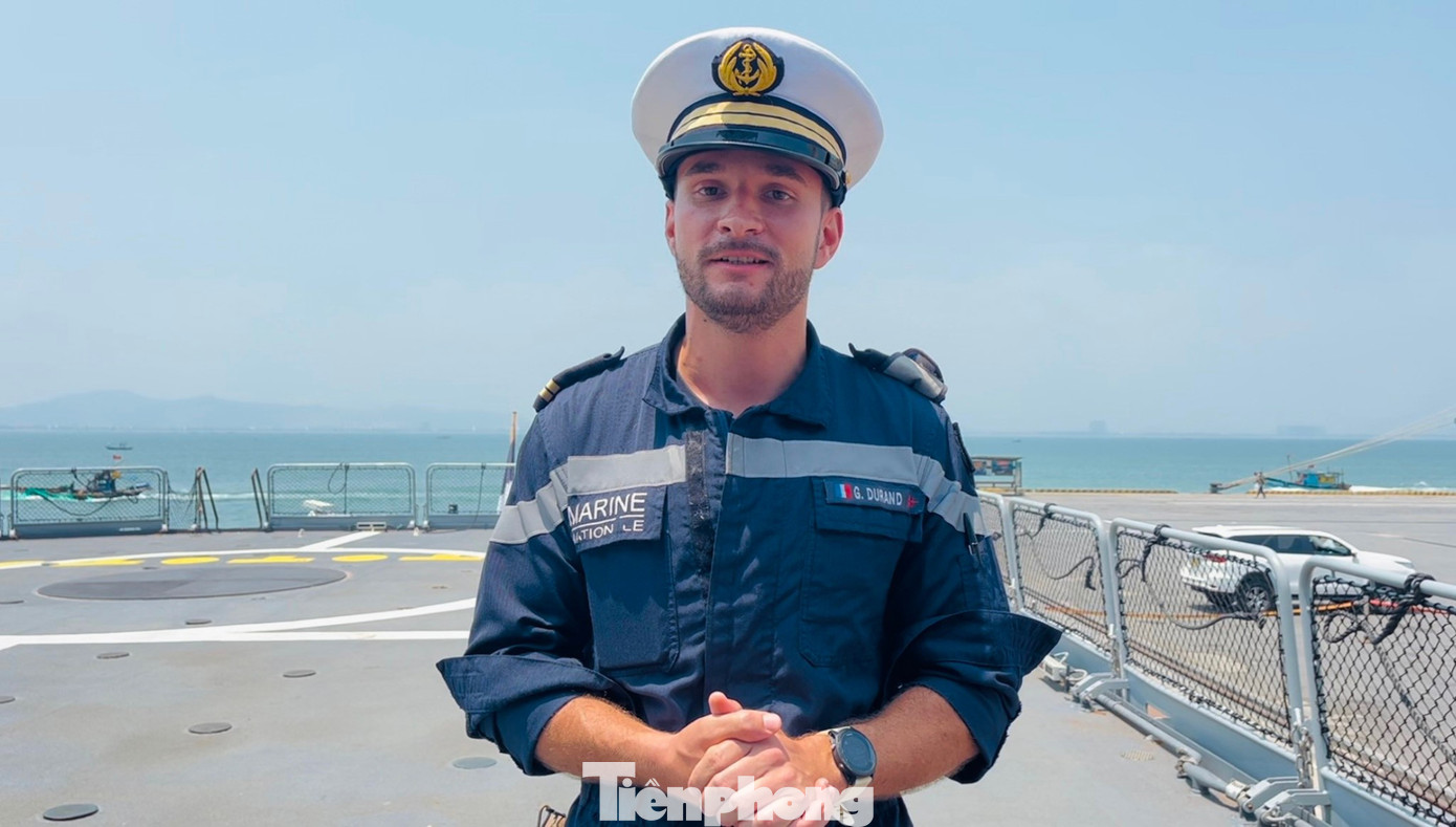 Được hỏi về lần cập cảng này, sĩ quan G. Dupand hào hứng chia sẻ: “Quan trọng nhất trong chuyến thăm Việt Nam lần này là được đại diện cho Hải quân Pháp mời các bạn Việt Nam lên tàu để các bạn hiểu hơn về cách hoạt động của quân đội và Hải quân Pháp. Hiếm khi chúng tôi ghé thăm Việt Nam và các thủy thủ đã rất mong chờ lịch trình này để tận hưởng thành phố và ngoại ô của thành phố Đà Nẵng xinh đẹp.”