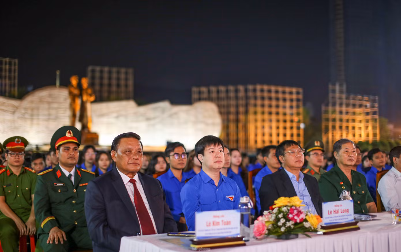 Các đại biểu và đông đảo ĐVTN dự chương trình. Ảnh: Trương Định