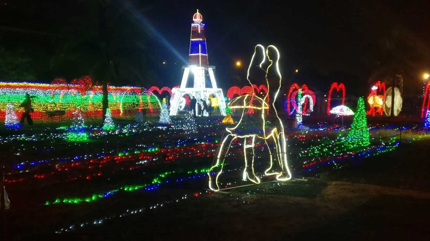 Cả thế giới như đang hẹn hò - ảnh Kim Ngân Cả thế giới như đang hẹn hò - ảnh Kim Ngân