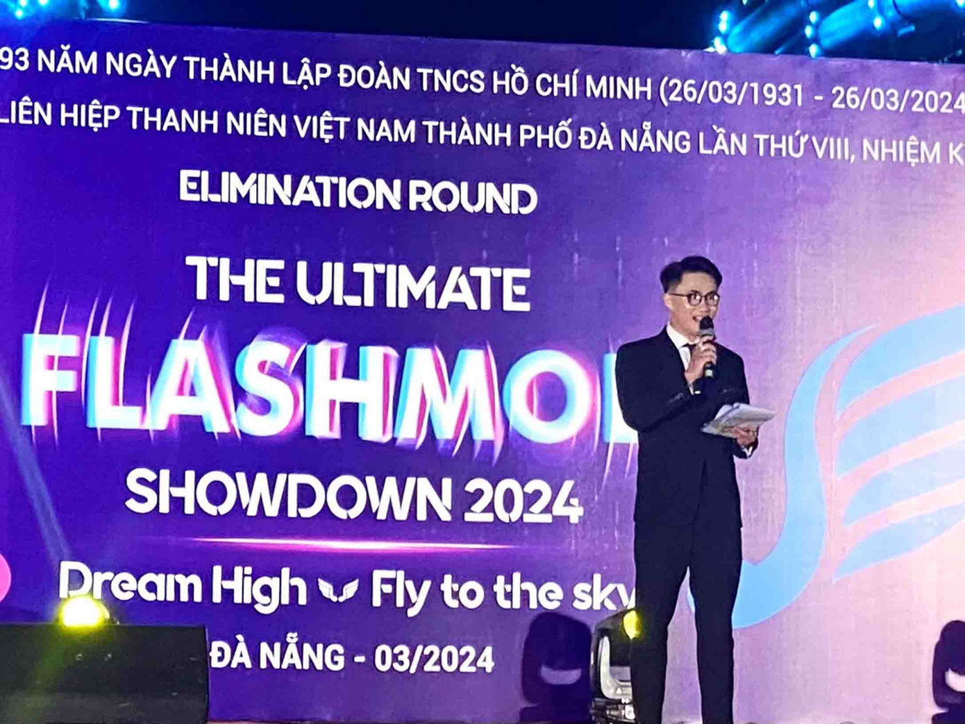 Khai mạc chương trình. Ảnh: Yến Nhi Khai mạc chương trình. Ảnh: Yến Nhi